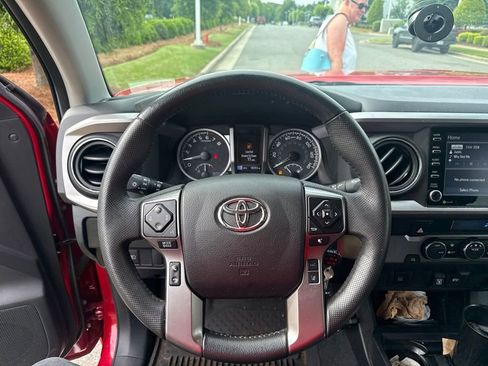 Used 2022 Toyota Tacoma SR5 RWD image 13