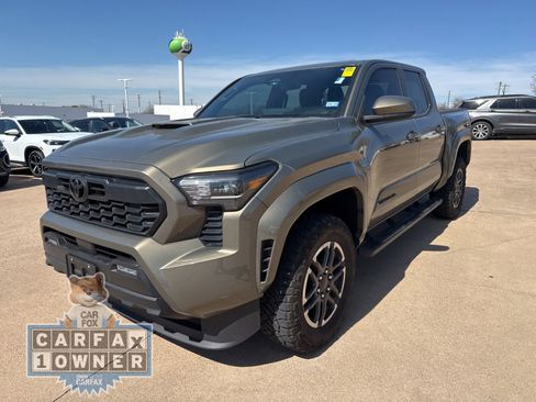 Used 2025 Toyota Tacoma TRD Sport image 3