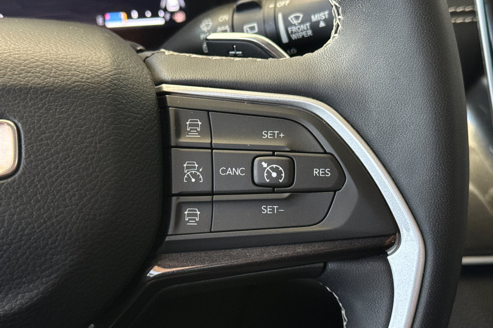 Used 2023 Jeep Grand Cherokee Laredo AWD/4WD image 27