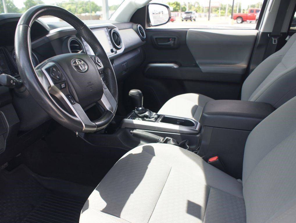 Used 2021 Toyota Tacoma SR5 RWD image 11