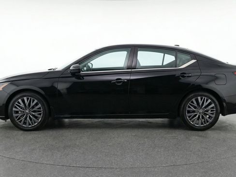 Used 2025 Nissan Altima 2.5 SV image 5