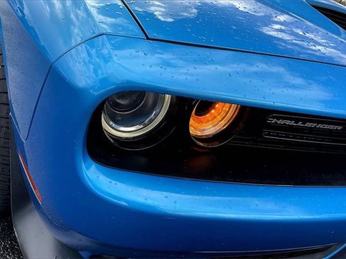 Used 2015 Dodge Challenger SRT image 31