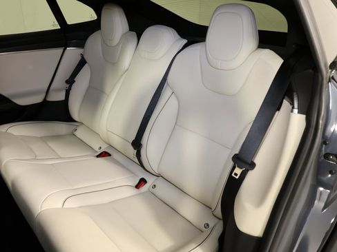 Used 2022 Tesla Model S Plaid image 11