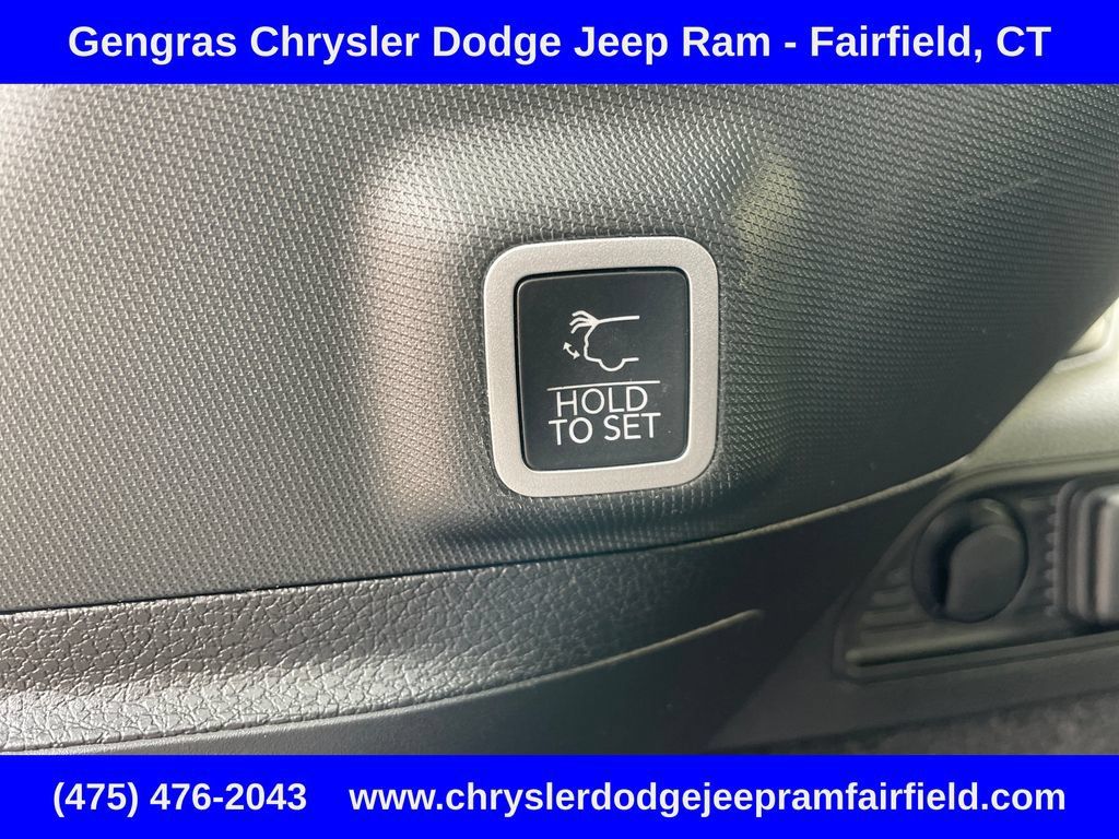 Certified 2023 Jeep Grand Cherokee Overland AWD/4WD image 32
