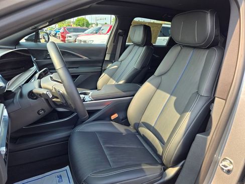 Used 2025 Cadillac Lyriq Sport RWD image 15