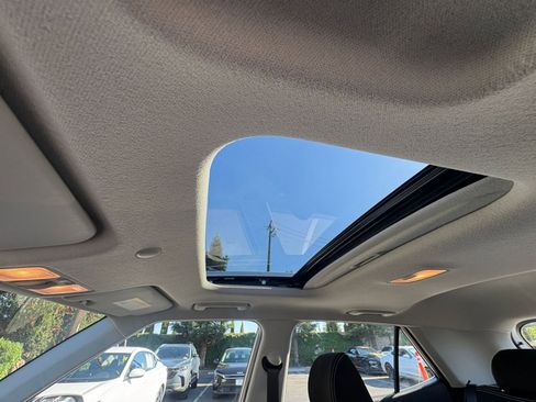 Used 2025 Hyundai Venue SEL image 29