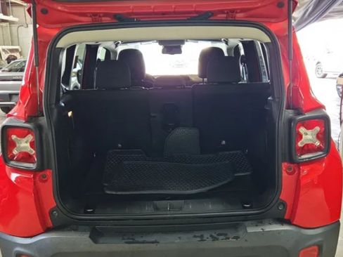 Used 2018 Jeep Renegade Latitude w/ Cold Weather Group AWD/4WD image 12