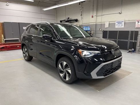 New 2026 Volkswagen Taos SE image 5