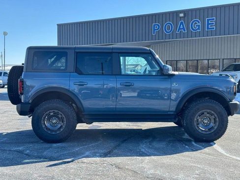 New 2025 Ford Bronco Outer Banks w/ Sasquatch Package AWD/4WD image 2