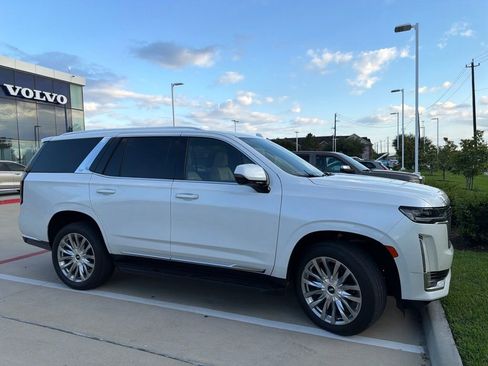 Used 2023 Cadillac Escalade Premium Luxury w/ LPO, Floor Liner Package AWD/4WD image 18