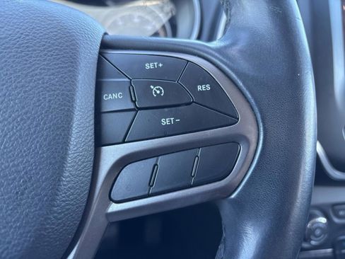 Used 2019 Jeep Cherokee Latitude Plus image 15