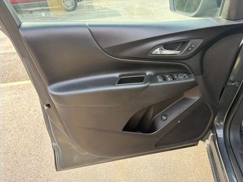 Used 2018 Chevrolet Equinox LT image 23
