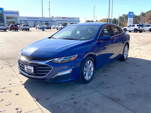 Used 2023 Chevrolet Malibu LT image 3