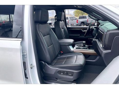Used 2024 Chevrolet Silverado 1500 High Country w/ High Country Premium Package AWD/4WD image 8
