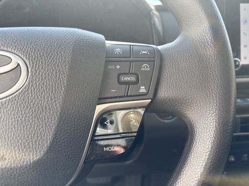 Used 2025 Toyota Camry LE image 21