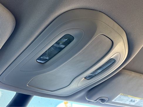 Used 2021 Chrysler Voyager L image 32