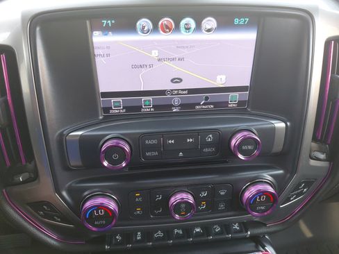 Used 2017 Chevrolet Silverado 1500 LTZ Z71 w/ LTZ Plus Package AWD/4WD image 9