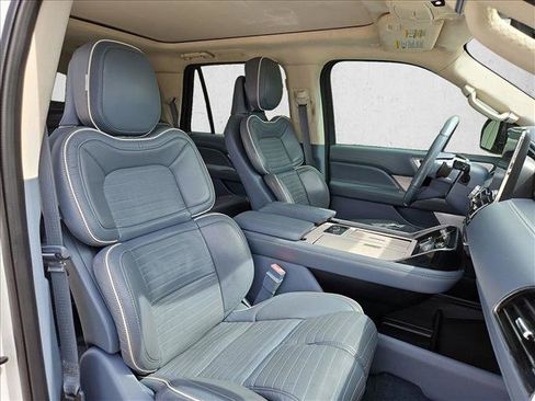 Used 2021 Lincoln Navigator Black Label w/ Cargo Convenience Package AWD/4WD image 23