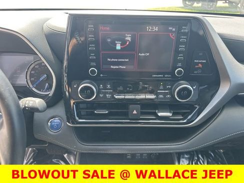 Used 2022 Toyota Highlander XLE image 24