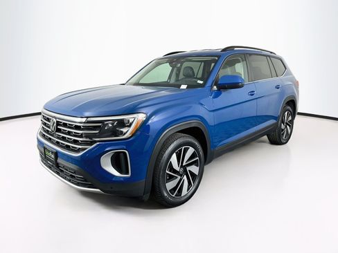 Used 2025 Volkswagen Atlas SE AWD/4WD image 3