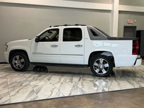 Used 2011 Chevrolet Avalanche LTZ image 8