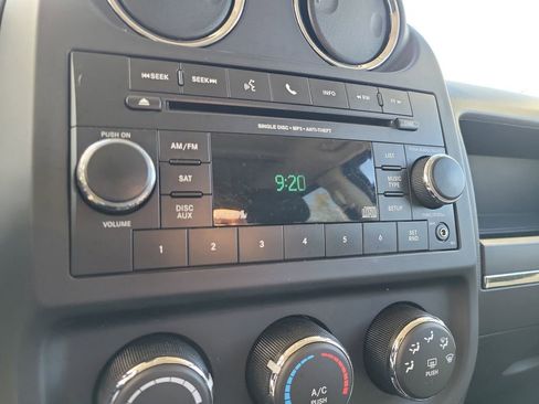 Used 2012 Jeep Patriot Latitude w/ Altitude Pkg image 18