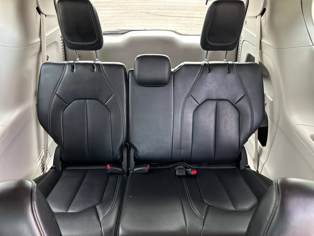 Used 2024 Chrysler Pacifica Touring-L FWD image 22