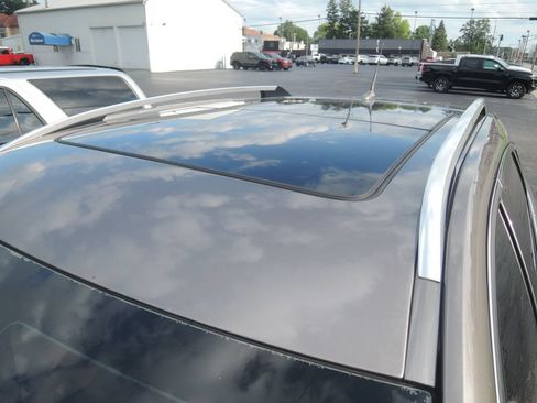 Used 2012 Cadillac SRX Luxury AWD/4WD image 4