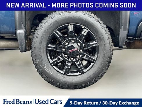 Used 2021 GMC Sierra 2500 AT4 w/ AT4 Preferred Package image 12
