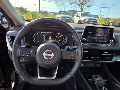 Used 2023 Nissan Rogue SV w/ SV Premium Package image 16