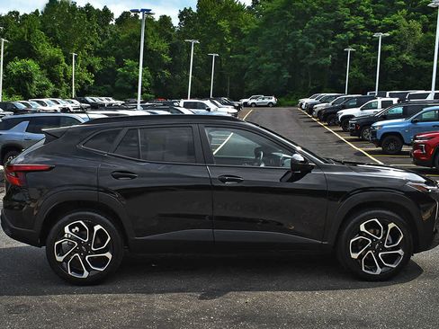 Used 2024 Chevrolet Trax RS w/ Sunroof Package FWD image 6