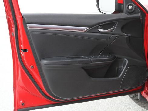 Used 2016 Honda Civic Touring image 4