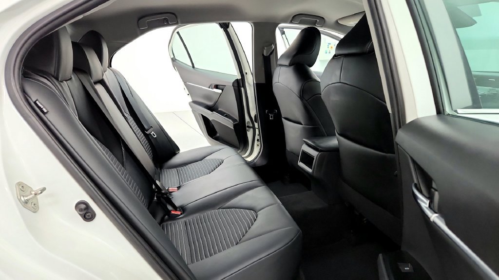 Certified 2020 Toyota Camry SE w/ Carpet Mat Package AWD/4WD image 15