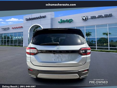 Used 2023 Honda Pilot Touring image 6