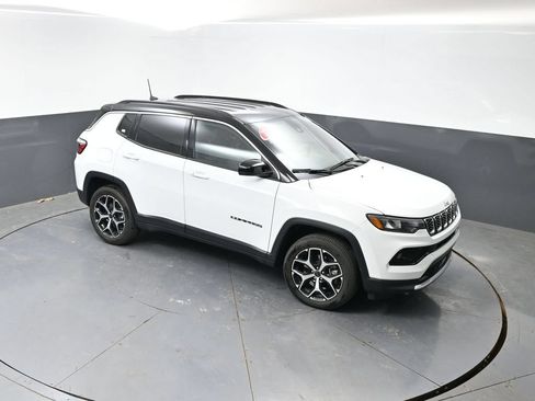 Used 2025 Jeep Compass Limited AWD/4WD image 42
