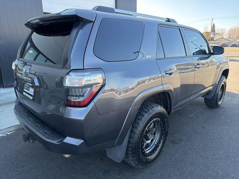Used 2022 Toyota 4Runner SR5 Premium image 9