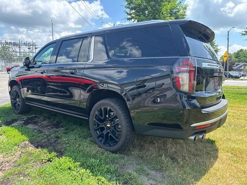 Used 2024 Chevrolet Suburban High Country w/ Advanced Technology Package AWD/4WD image 5