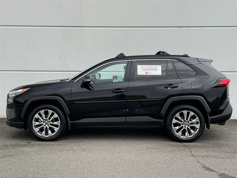 Certified 2022 Toyota RAV4 XLE Premium image 4