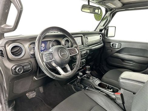 Used 2019 Jeep Wrangler Unlimited Sahara w/ Safety Group image 17