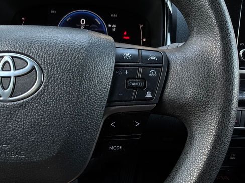 Used 2025 Toyota Camry LE FWD image 33