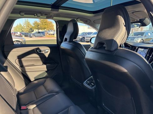Used 2023 Volvo XC60 B5 Ultimate w/ Climate Package image 11