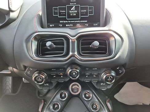 Used 2019 Aston Martin V8 Vantage Coupe image 31