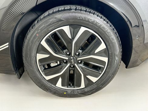 Used 2024 Kia EV6 Wind w/ Wind Technology Package AWD/4WD image 11