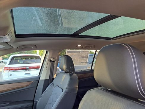 New 2026 Volkswagen Atlas SE image 8