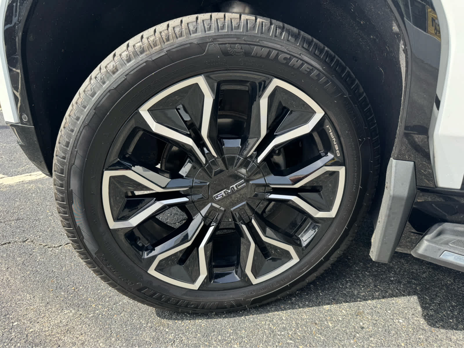 Used 2025 GMC Sierra EV Denali AWD/4WD image 8