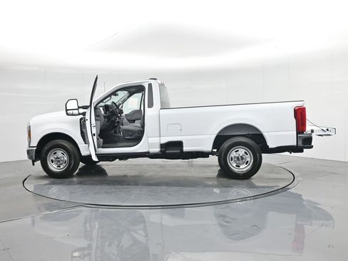 New 2026 Ford F250 XL w/ XL Chrome Package image 35