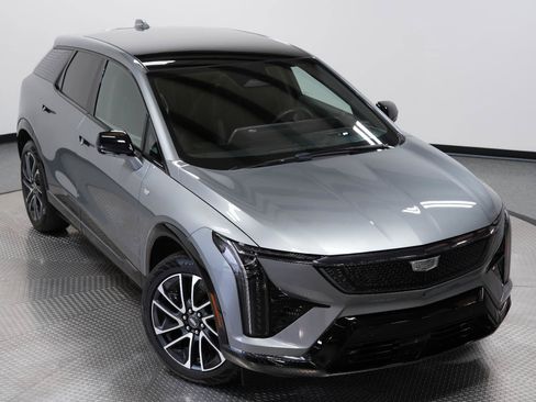 Used 2025 Cadillac Optiq Sport 2 w/ LPO, Floor Liner Package AWD/4WD image 70