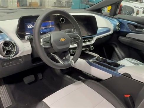 New 2026 Chevrolet Equinox EV LT image 9