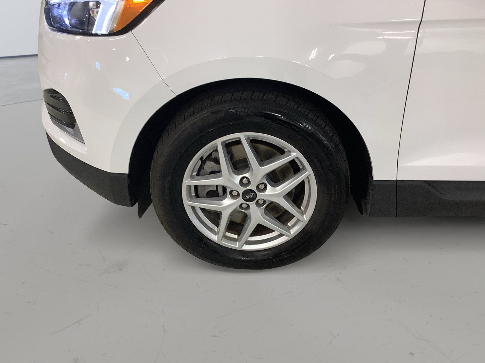 Used 2024 Ford Edge SEL AWD/4WD image 9