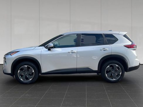 Used 2024 Nissan Rogue SV AWD/4WD image 2